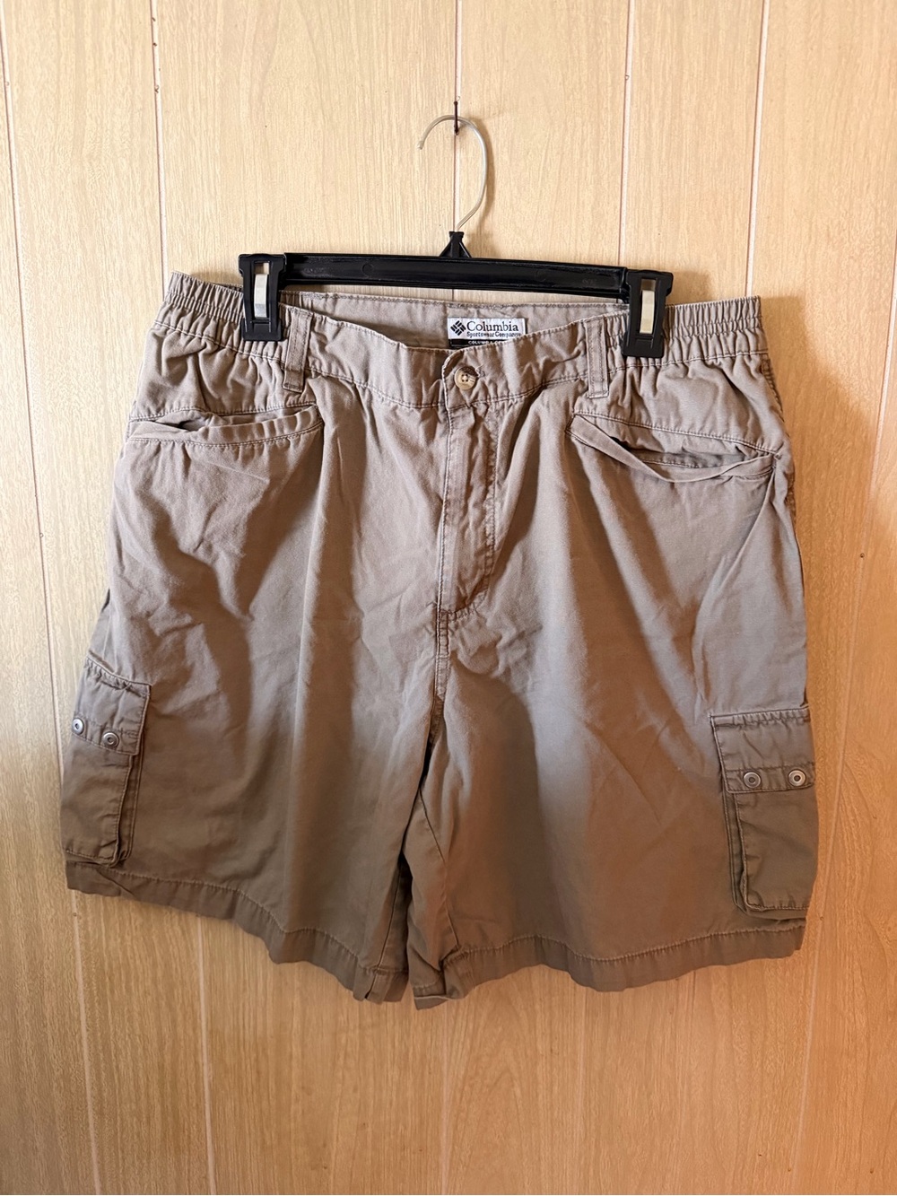 Columbia women Tan Cargo Shorts - Elastic Waist